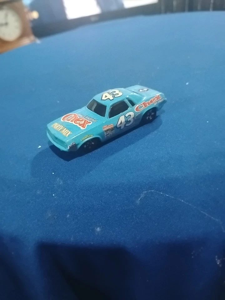 Pre-owned NASCAR - Image 4 of 4
