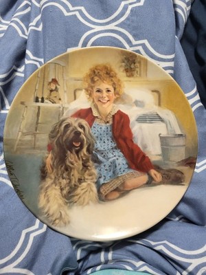 Knowles Annie and Sandy Dog Commemorative Plate 8.5'' First Edition 1982