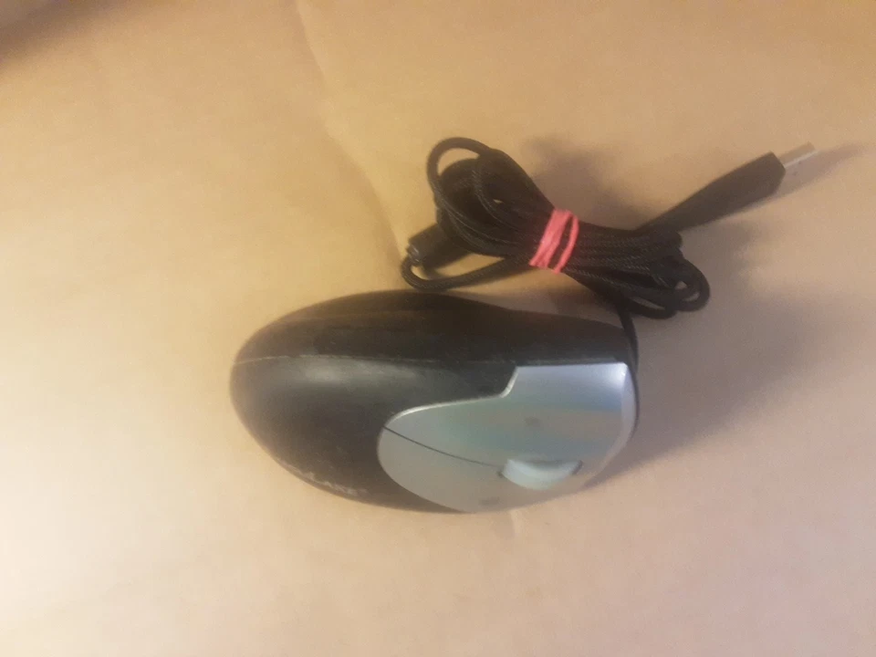 LUGULAKE Vertical Ergonomic ,Optical , Wired, Right Hand St PLS READ - Image 4 of 4