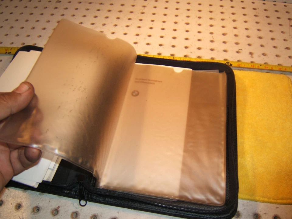 BMW 1997 E39 540i dueño 1 juego de 8 manuales/papeles y estuche BMW 1 NEGRO Foto 4 de 4