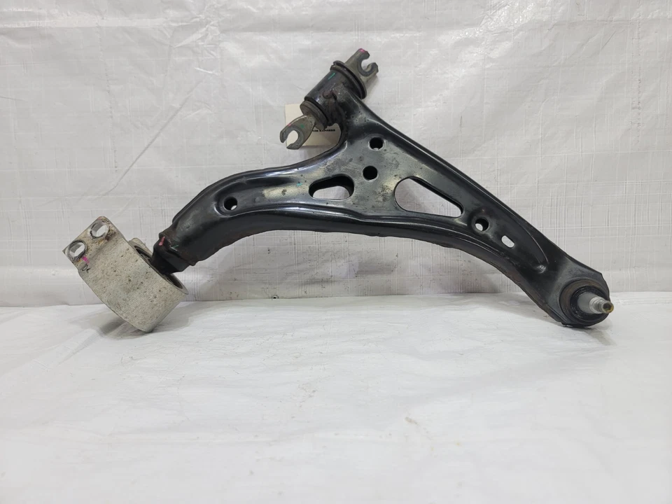 GMC Terrain 2018-2024 brazo de control inferior delantero derecho lado del pasajero OEM 87821886 Foto 2 de 4