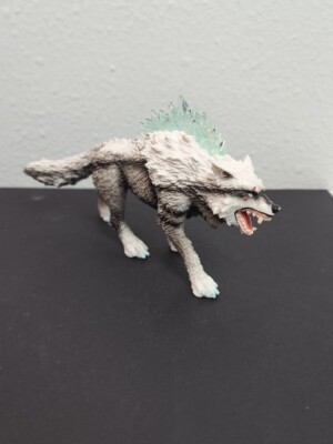 Schleich Eldrador Creatures Snow Wolf Ice Wolf Figure Animal Figurine 42452 READ