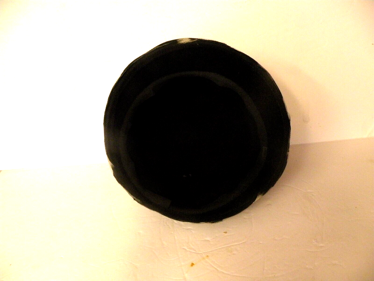 OUTSTANDING 1950\'s BLACK FELT PILLBOX - VELVETY LEAVES, VEILING & LARGE FEATHER RETRO 1950s-60s BLACK VELVET FELT PILL BOX TYPE HAT VEIL  main image 3