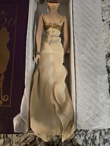 Tonner TYLER WENTWORTH 2004 PARIS FASHION DOLL BON ANNIVERSAIRE GOLD Limited - Picture 13 of 20
