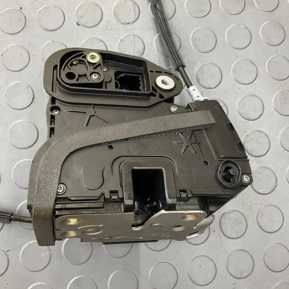 2016-2019 CHEVROLET CRUZE REAR LEFT SIDE DOOR LATCH LOCK ACTUATOR OEM - Image 2 of 4