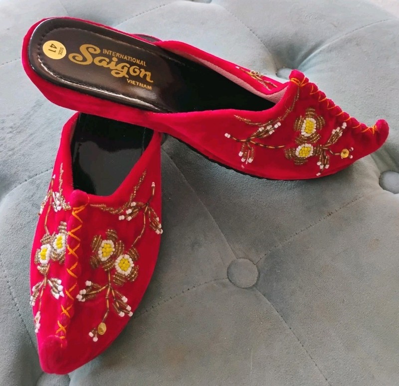 Ornate SAIGON Vietnam Red Velvet Beaded Woman's Slipper Shoes SZ 41/ 7.5 New