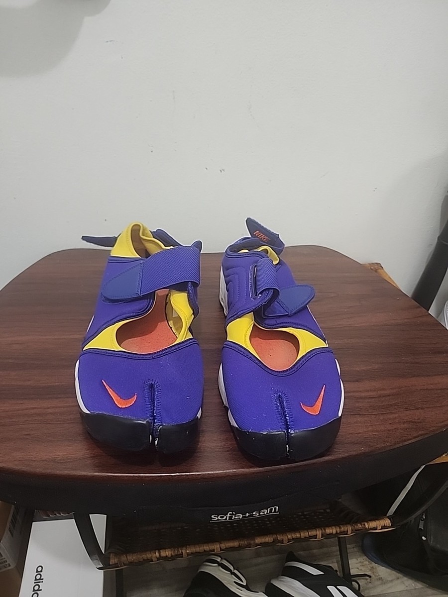 color nike sandals