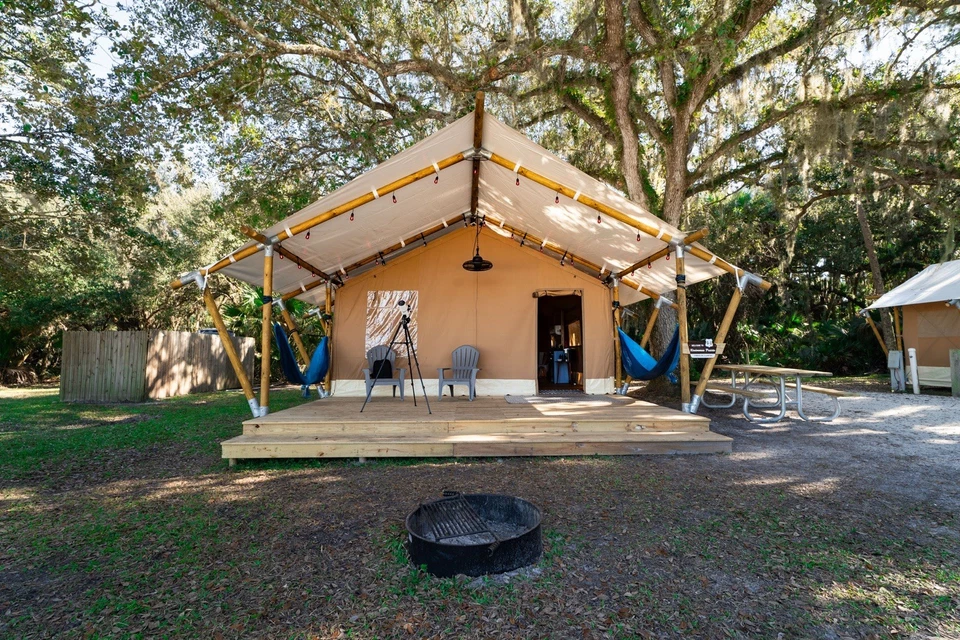 Tienda glamping grande de lujo Safari 48 16x23 con voladizo de 16x10’ Foto 4 de 4