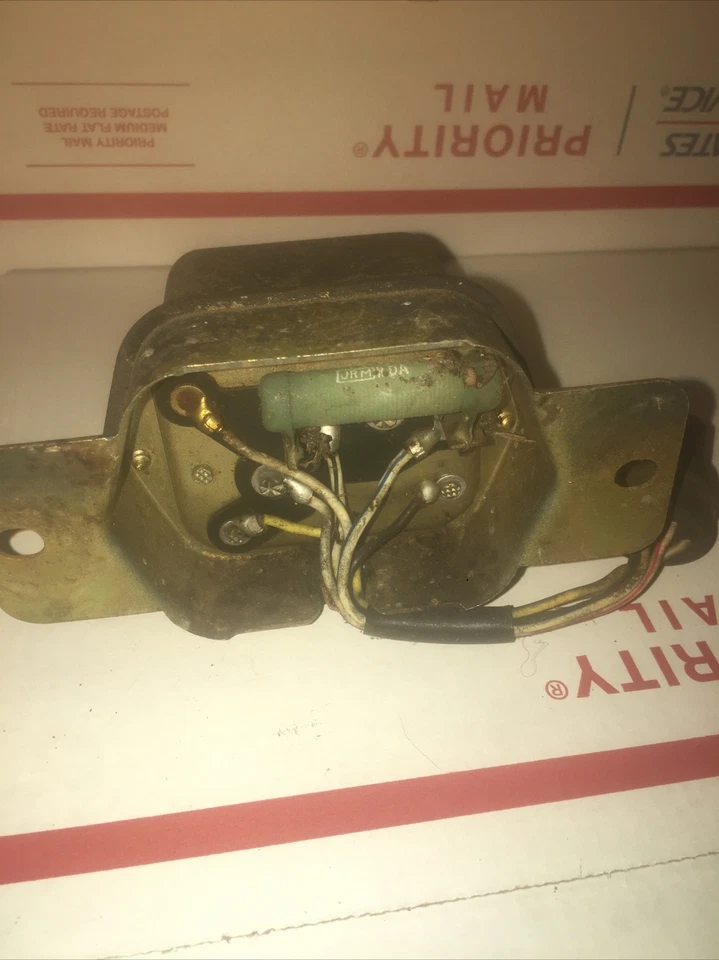 REGULADOR DE VOLTAJE DATSUN 620 Foto 3 de 4