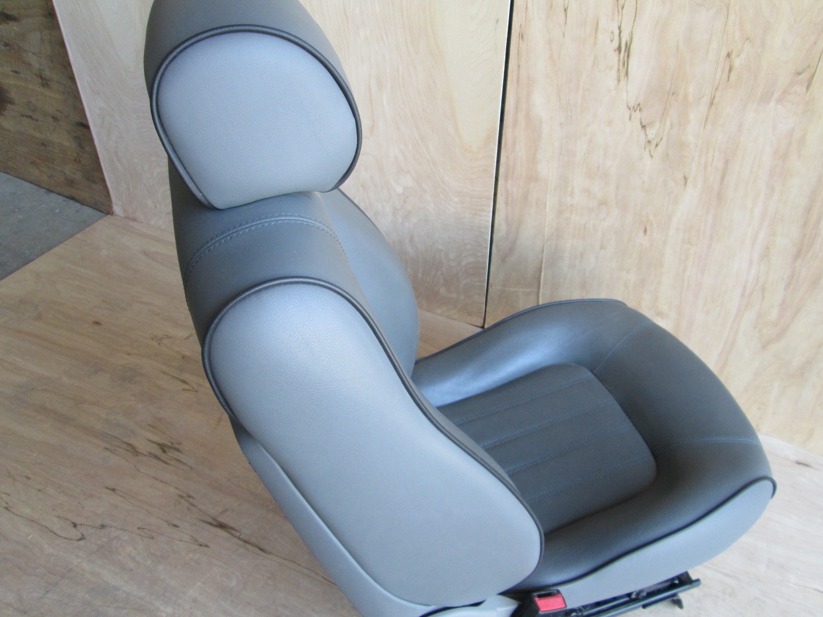 Maserati  Quattroporte -  LH / Driver Seat (grey black trim ) w/ Rails / Guides 