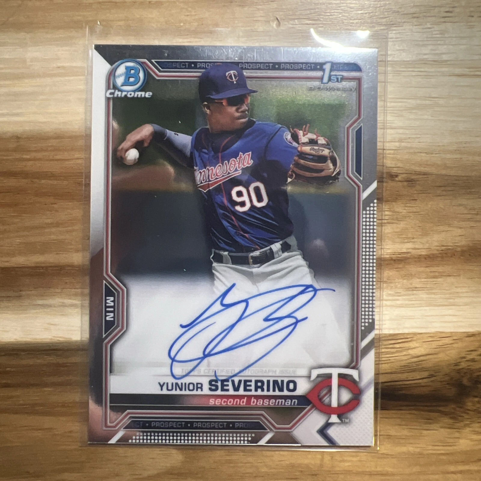 Yunior Severino trading card