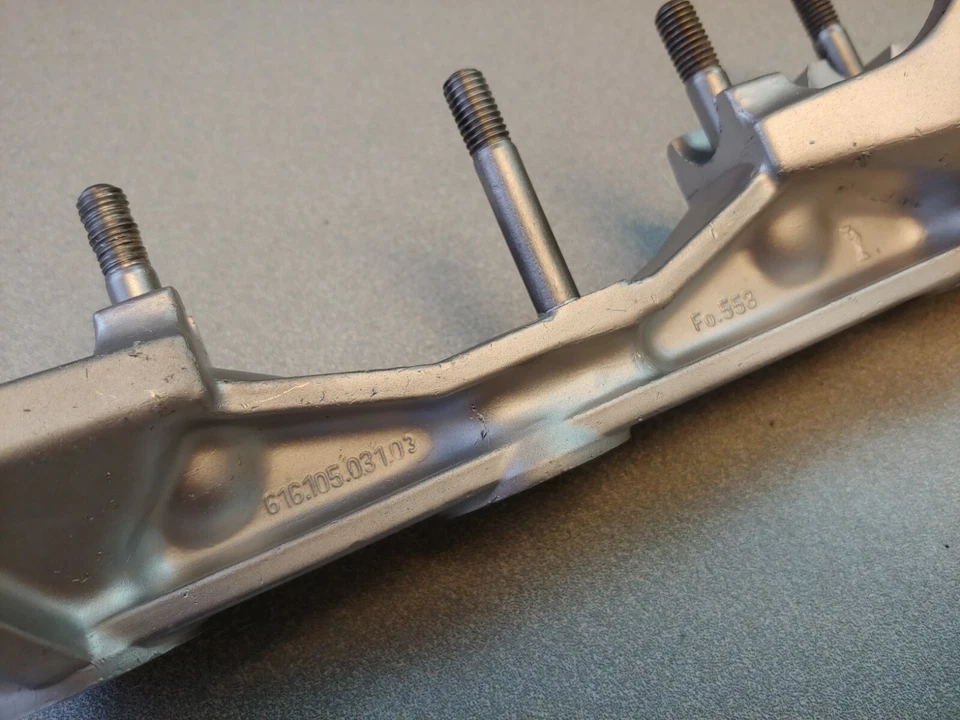 NICE USED ORIGINAL PORSCHE 356B 356C 356SC 912 ROCKER BRIDGE BASE UNIT ALUMINUM - Image 4 of 4