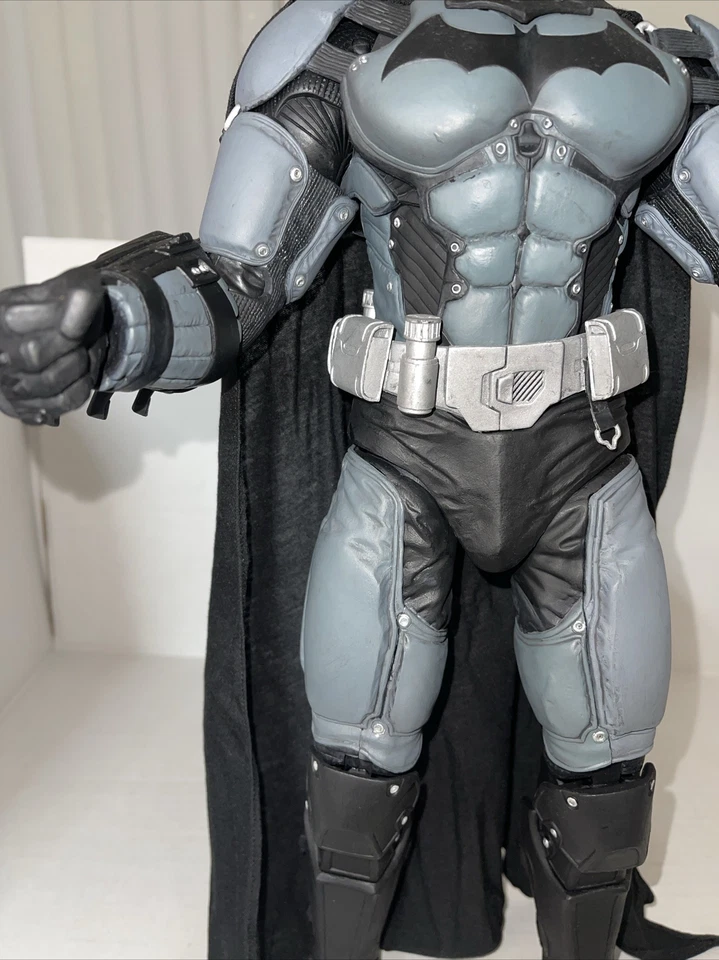Batman Arkham Knight NECA TM y WBEI Foto 4 de 4