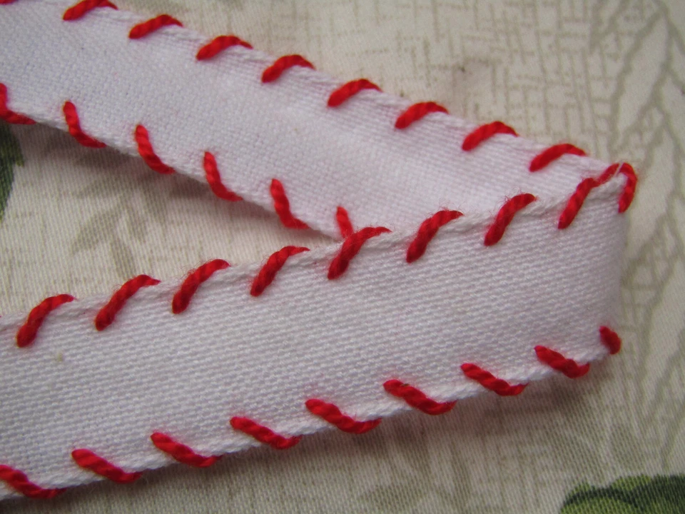 600 cm de  ruban ancien brodé fil rouge largueur1,7 cm  coton - Photo 4/4