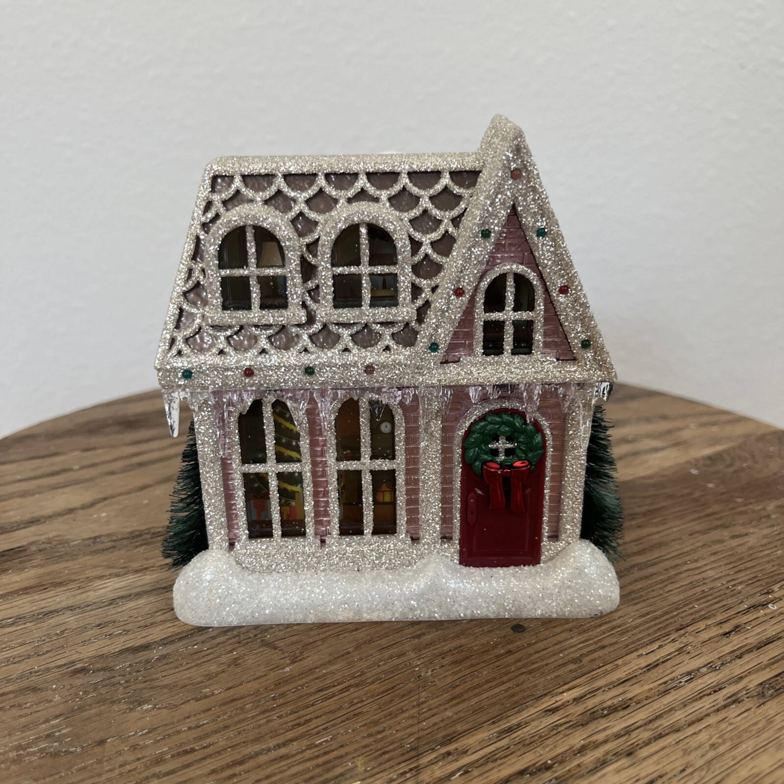 Bath & Body Works 2021 Holidays Cottage Nightlight Wallflower light up Christmas-image