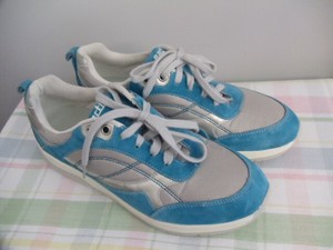 earth women's sneakers