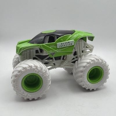2022 MONSTER JAM Truck ALIEN INVASION BKT Wheels. Scale  1:64 Die Cast