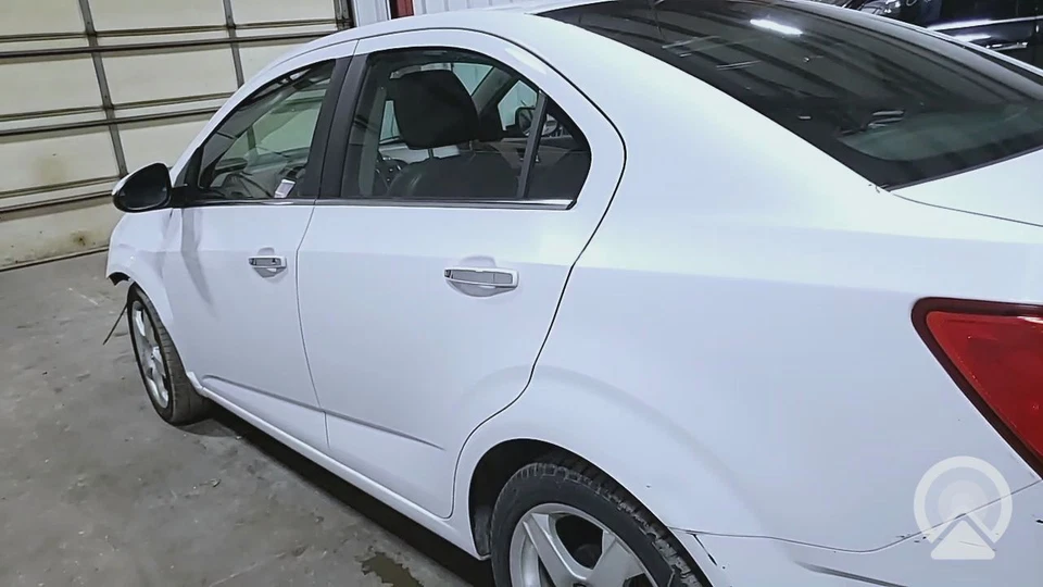 Chevrolet Sonic 2012-2020 sedán de 4 puertas conjunto de puerta trasera izquierda conductor blanco-8624 ¡afilado! Foto 3 de 3