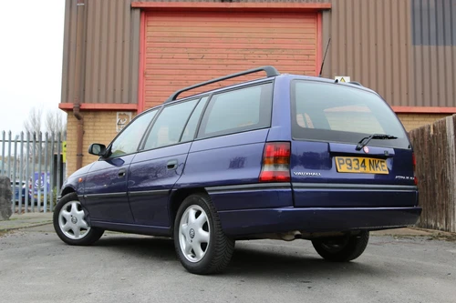 1997 Vauxhall Astra MK3 CDX Estate 1.6 16V Automatic - Picture 1 of 24