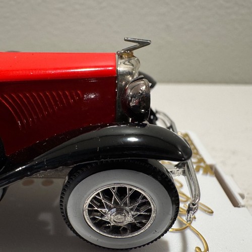 Duesenberg J Solido Age d'or #4156 Die-cast 1:43 scale MIB Red - Picture 9 of 12