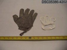 Qty 2 Pcs: Chainmail Protective Glove, Medium Size, QC PASS 06, Stainless Steel