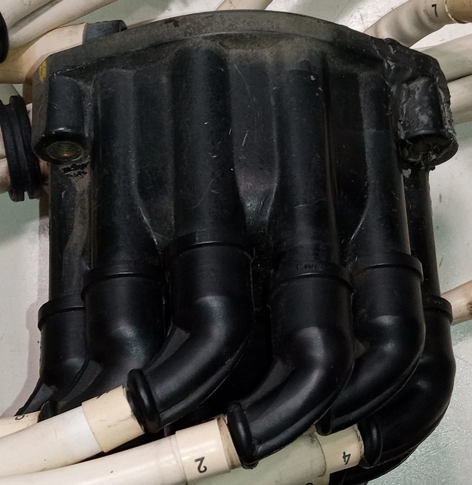 Cables de bujía de encendido del motor Ferrari 512_tapa del distribuidor_365 GT4 BB_9500043 Foto 4 de 4