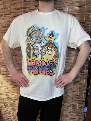 VTG Looney Tunes White Graphic T-Shirt Sz M Spray Paint Air Brush Bugs Tazz Wile