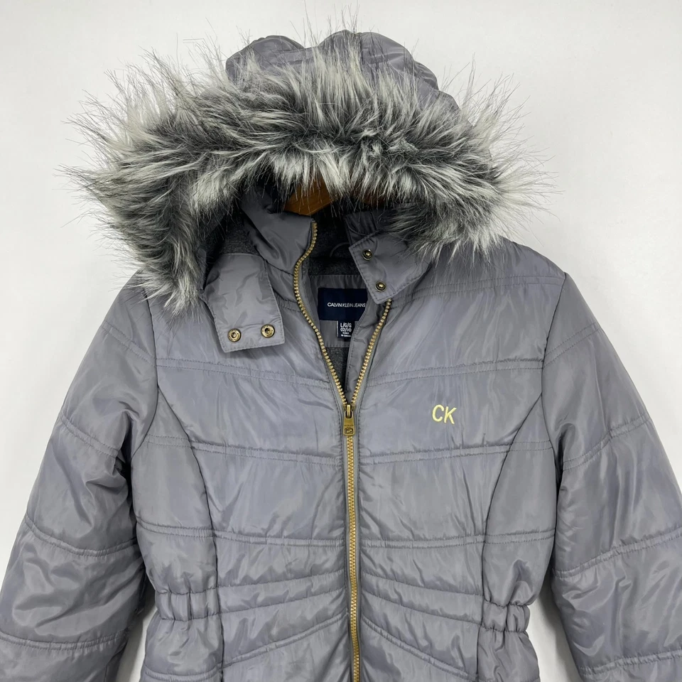 Jaqueta acolchoada Calvin Klein para meninas L cinza comprimento longo forrada com capuz de pele roupa externa - Imagem 2 de 4