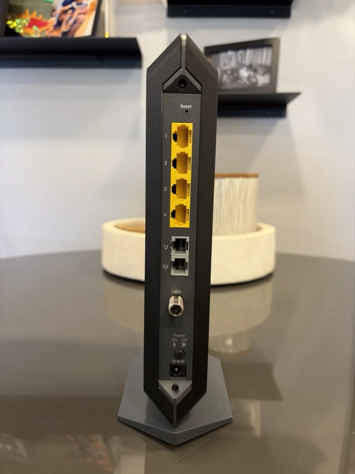 NETGEAR CM1150V Nighthawk Multi-Gig Cable modem Voice - Image 4 of 4