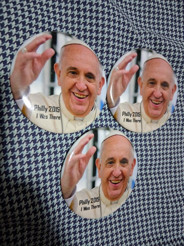 Lot 3 2015 POPE FRANCIS IN PHILLY Pinback Buttons Historical Collectible