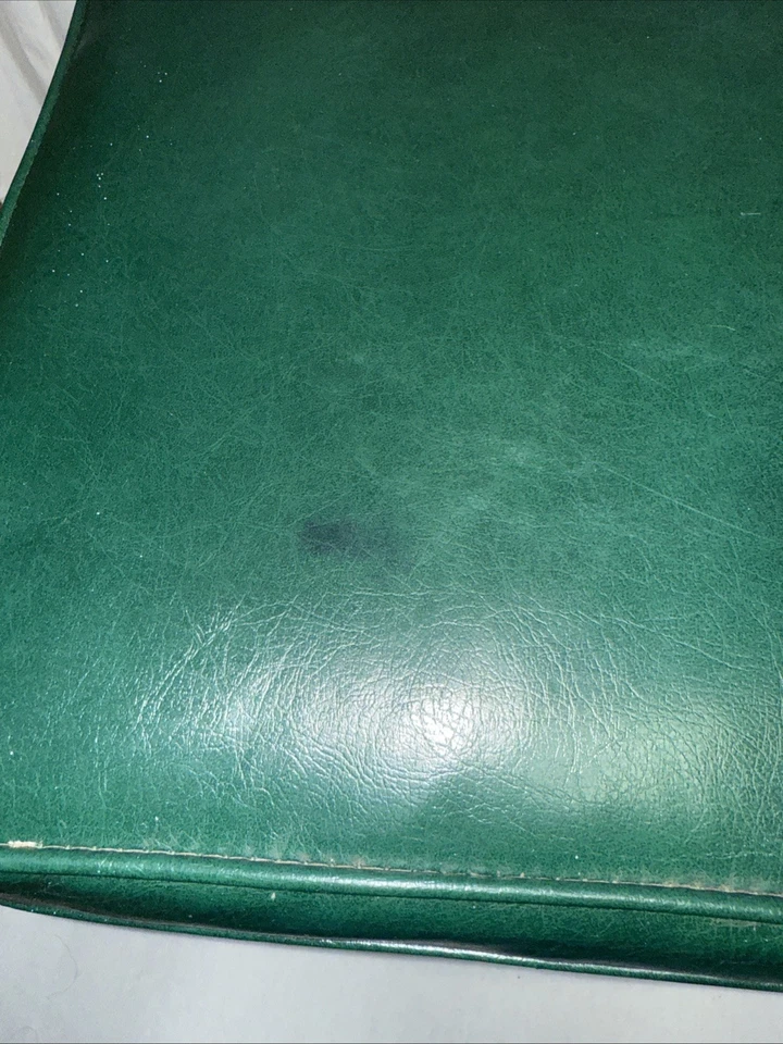 Taburete otomano de vinilo de mediados de siglo de colección con almacenamiento cuadrado verde usado en excelente estado Foto 4 de 4