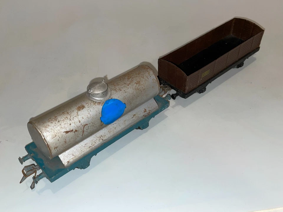 LR 2 wagons à essieux : tombereau + citerne essence - Photo 3/4