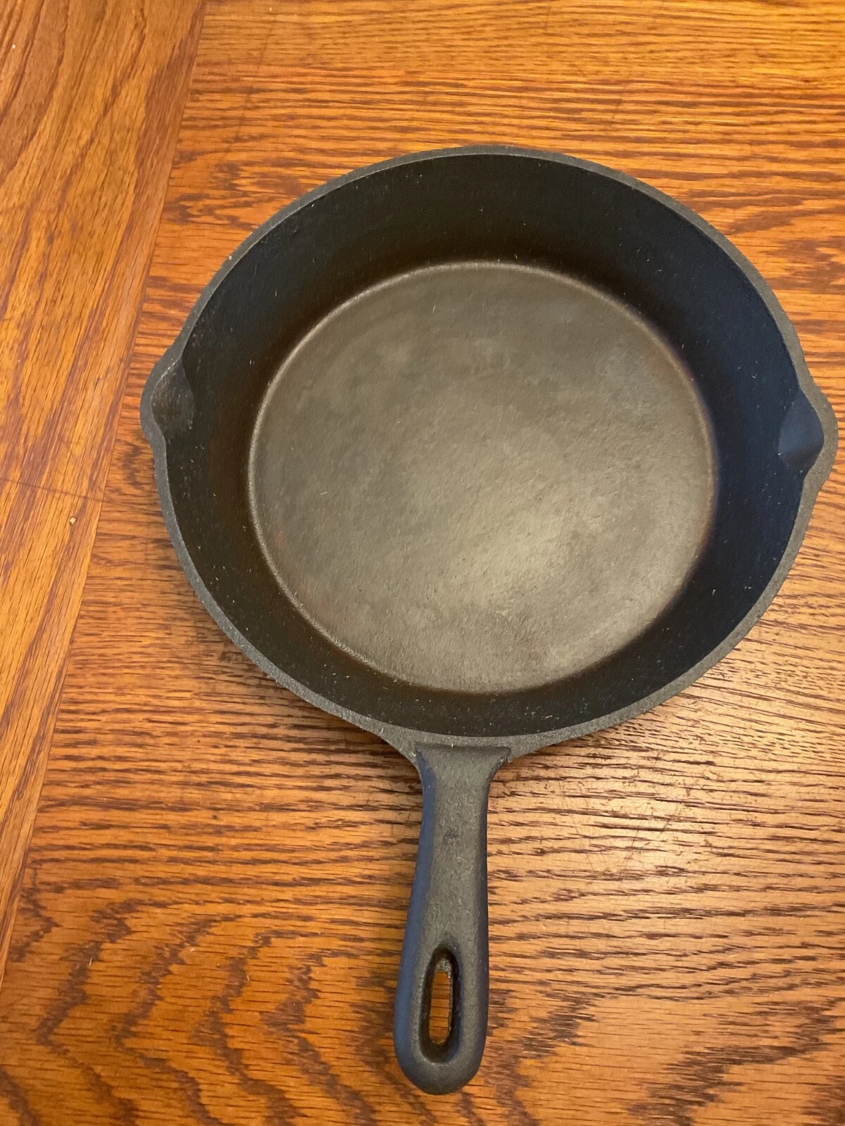 VTG Cast Iron Unmarked 10" Skillet with Heat Ring