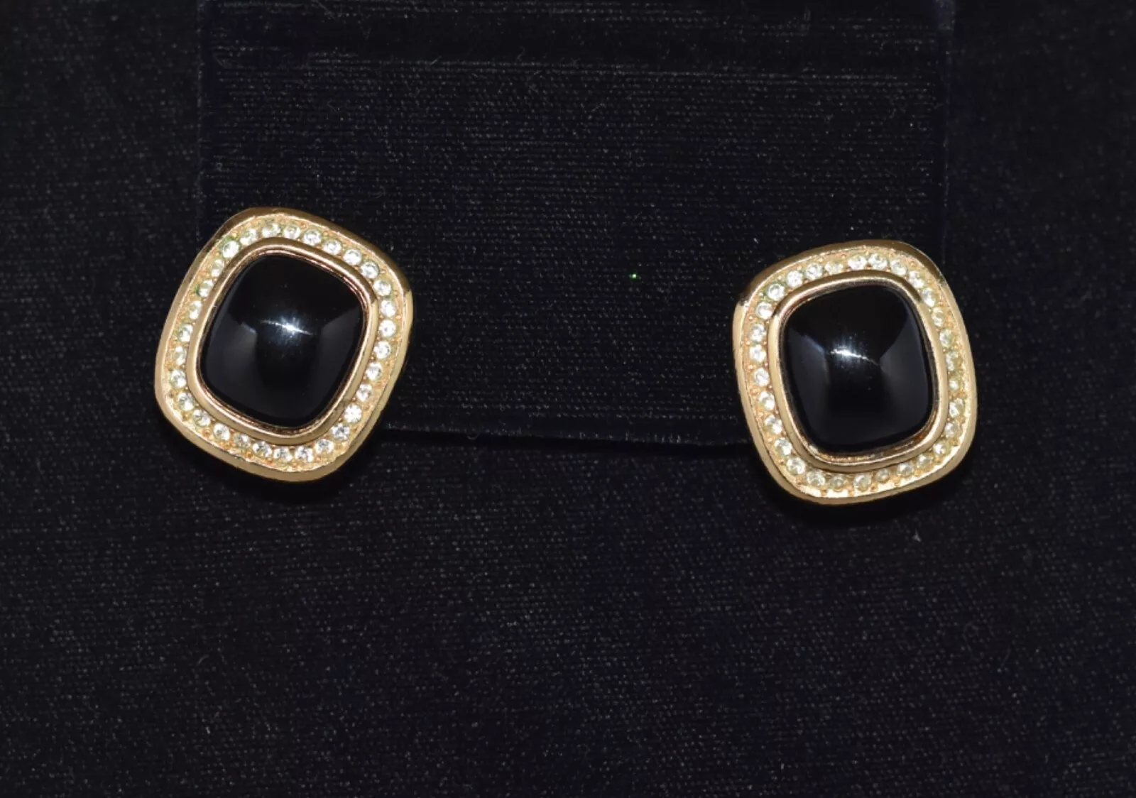 Boucles d'oreilles clips CHRISTIAN DIOR strass et cabochon noir années 80