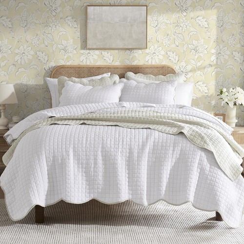 WDCOZY White Queen Size Quilt Bedding Set Beige Scalloped Farmhouse Country R...