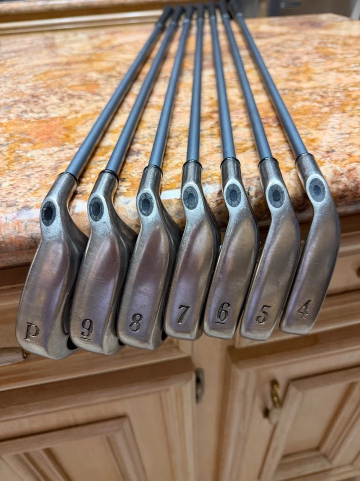 Juego de 7 hierros Callaway Hawk Eye, varilla de grafito, flexión ligera, cuña de 4 lanzamientos derecha Foto 3 de 4