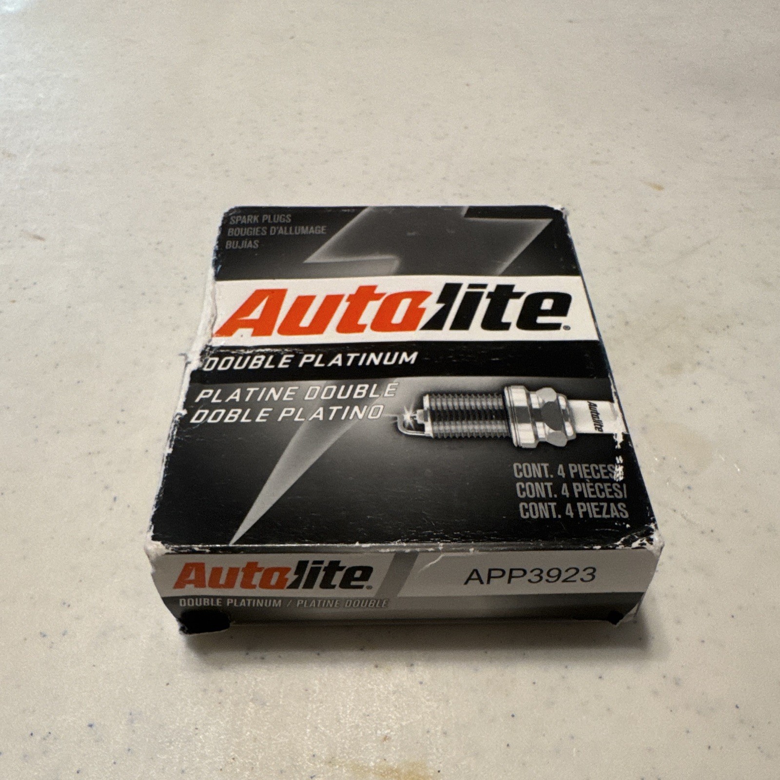 New Autolite Double Platinum Spark Plug Set of 4  New In Box