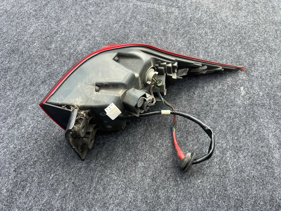 Lexus IS250 IS350 2014 2015 2016 sedán lado del conductor LED luz trasera exterior OEM Foto 3 de 3