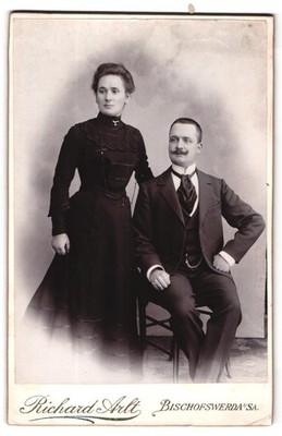 Photograph Richard Arlt, Bischofswerda i. Sa., Elegant Couple CDV / Cabinet Photo