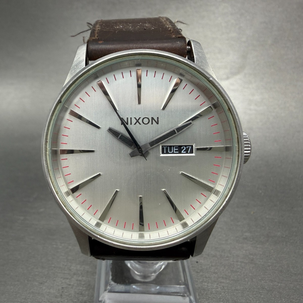 Nixon The Sentry Mens Watch 42mm Gray Dial Brown Leather Day Date New Battery Nixon The Sentry Mens Watch 42mm Black Gold Dial Leather Day  main image 2