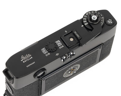 Mint- Leica M5 2 Lug 35mm Rangefinder Camera Body Black w/Leather