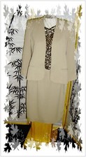 Women's Suit Size 6P DONCASTER