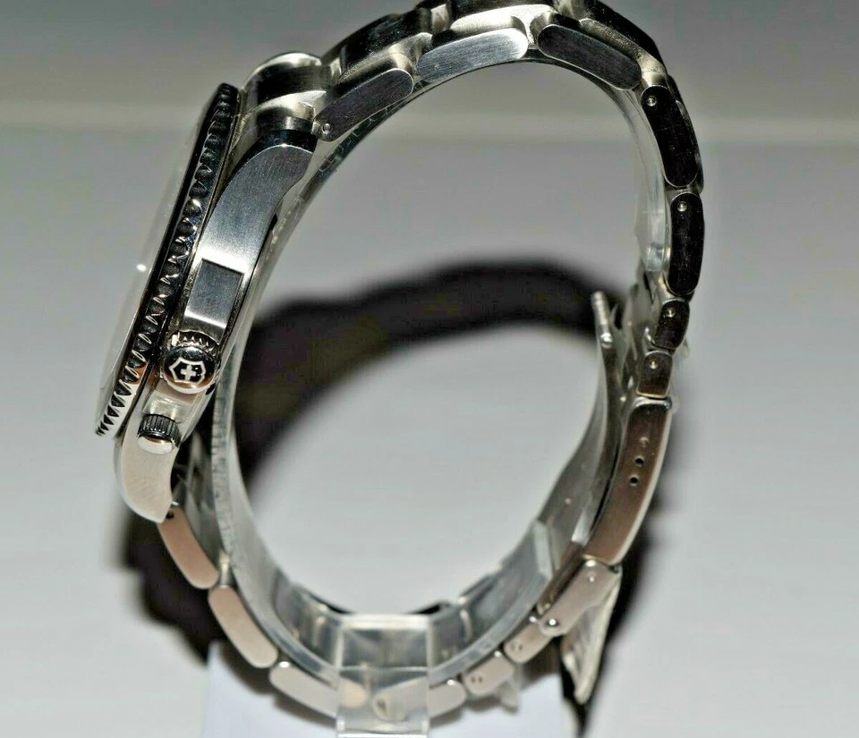 Reloj Swiss Army Maverick SS esfera plateada doble hora 241442 $625 Foto 3 de 4