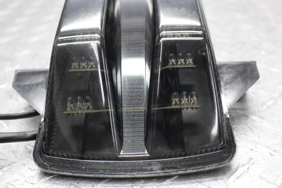 Suzuki SV1000S 2004 luz de freno trasera oscura Foto 2 de 4