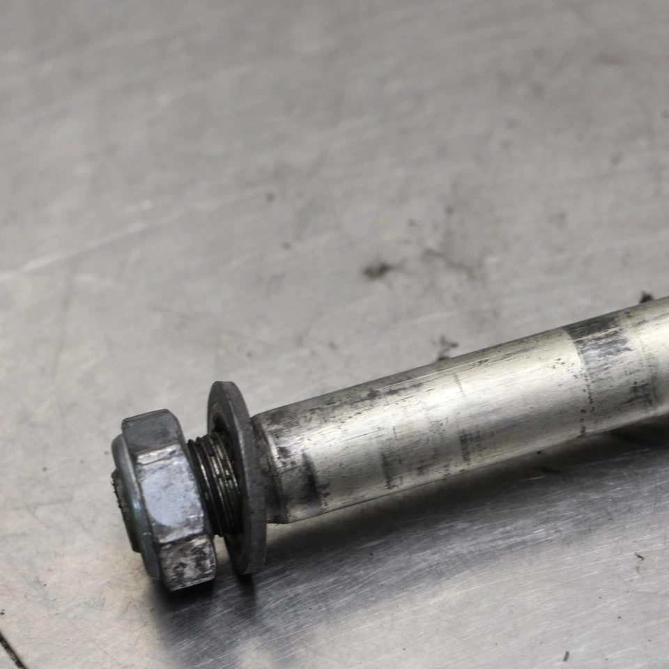 09-18 TRIUMPH SPEED TRIPLE R Rear Wheel Axle - Imagem 3 de 4