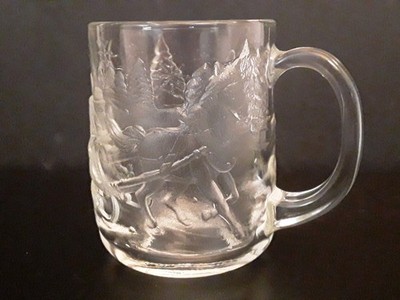 Luminarc Raised Etched Winter Scene Sleigh Ride Mug 1999 Holiday Collection 