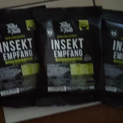 Tales & Tails Insekt Empfang Trockenfutter Insekten Adult 3x100g - Bild 1 von 2