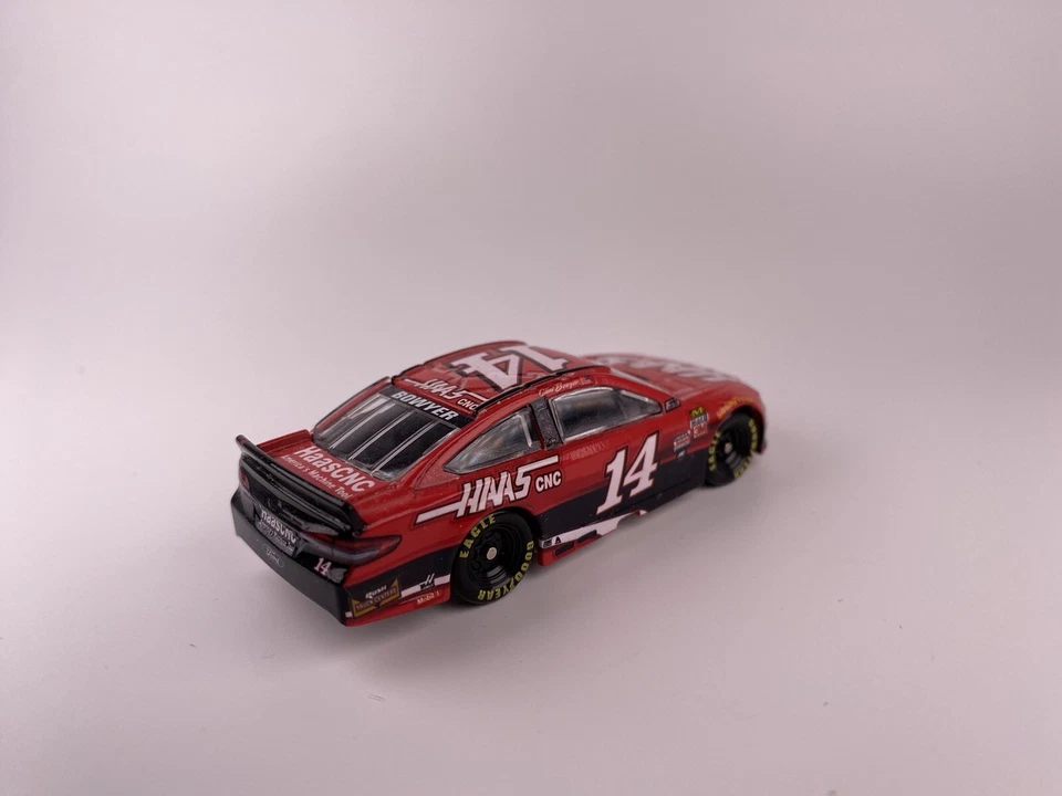 Ford Fusion 2017 Clint Bowyer Has 1/64 NASCAR fundido a presión Foto 2 de 3