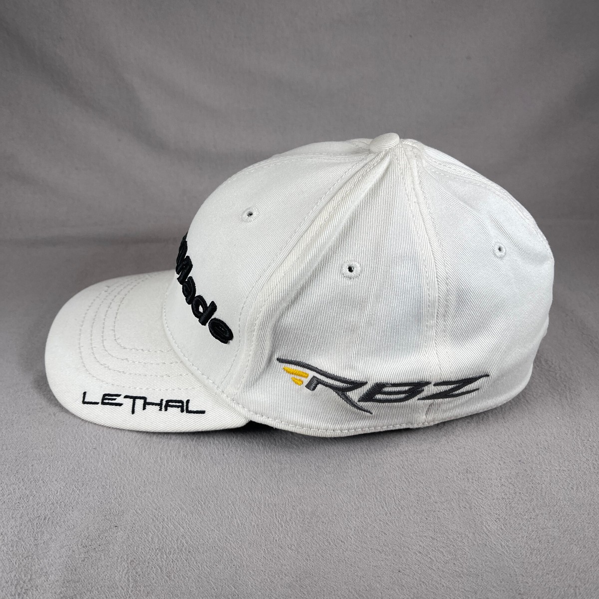 TaylorMade Golf Hat Mens S/M White Flex Baseball Cap Embroidered