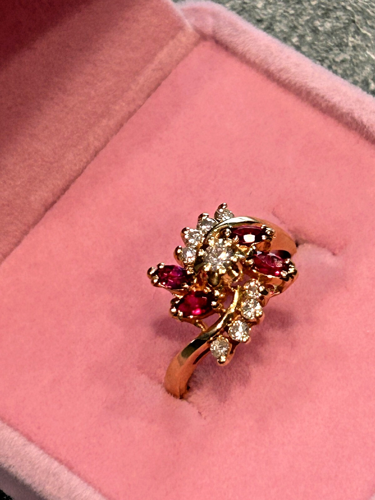STUNNING 14K RUBY & DIAMOND RING YELLOW GOLD - image 3